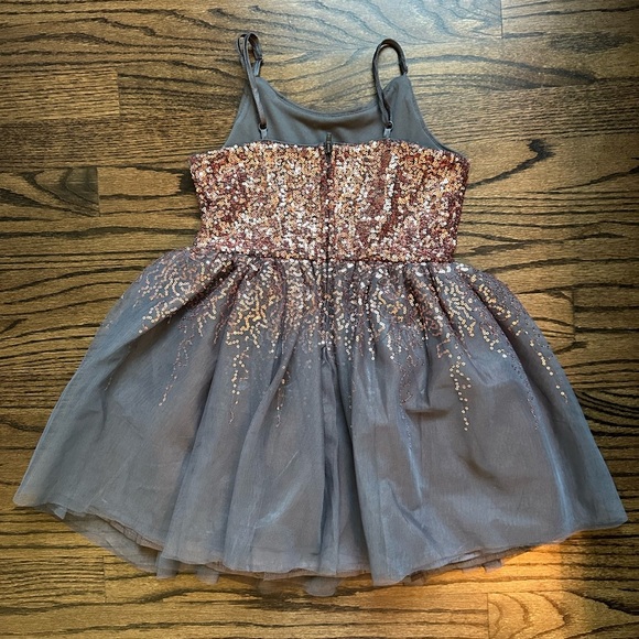 Beautiful Girls Tulle Dress with Sequins - Perfect for holidays - size 7 - Picture 3 of 4